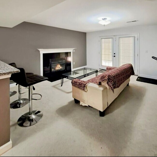 Building Photo - Amazing 5 BR/3.5 BA Single-Family Home in ...