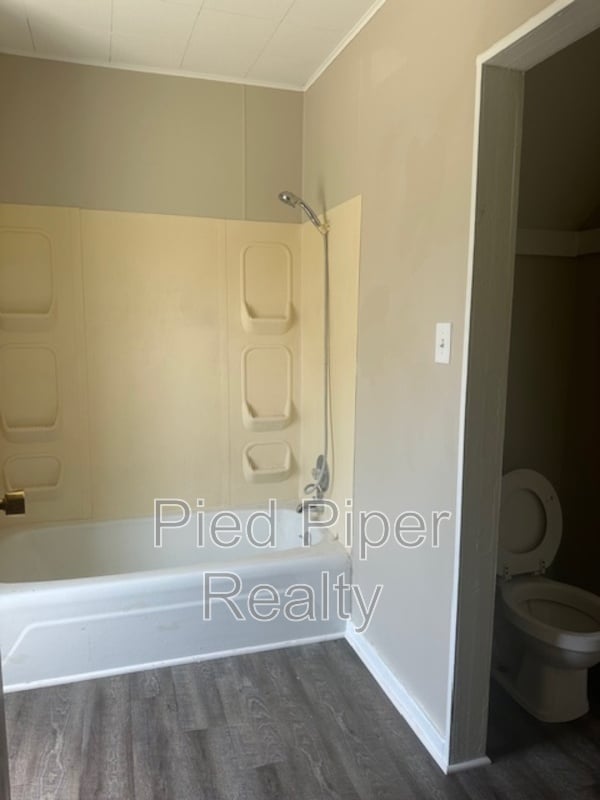 Building Photo - 404 N Nursery Ave