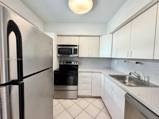 Building Photo - 10178 Collins Ave