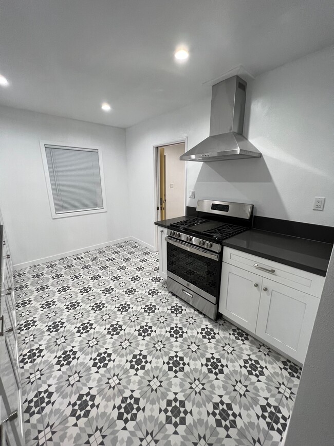 Building Photo - 17204 Crenshaw Blvd