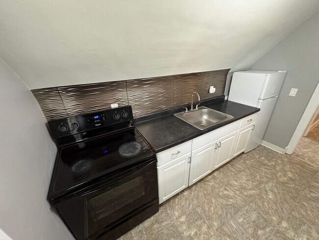 Building Photo - 2800 R St