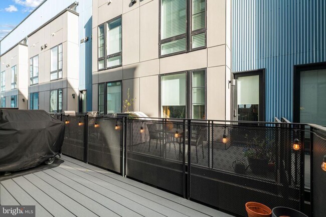 Building Photo - 1757 Waterloo St