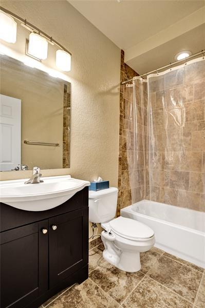 Building Photo - 624 NE 29th Dr