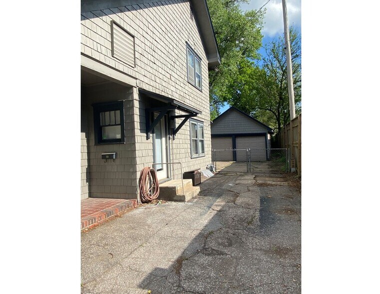 Building Photo - 4117 E Lewis St