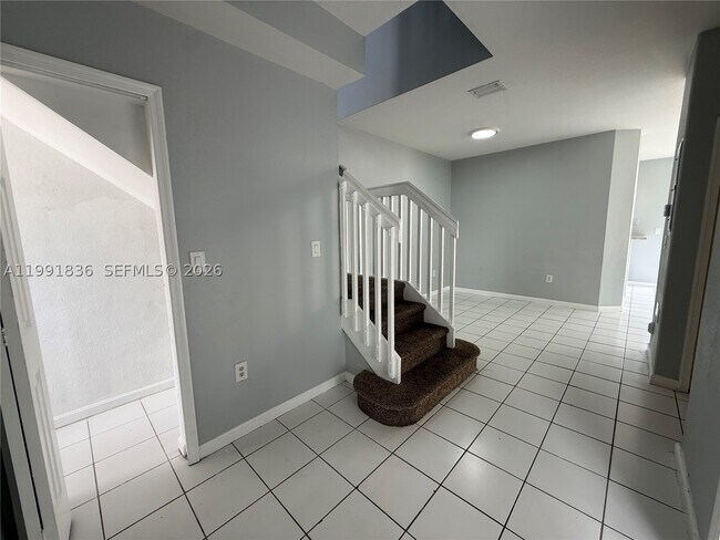 Building Photo - 1586 SE 27th Ct