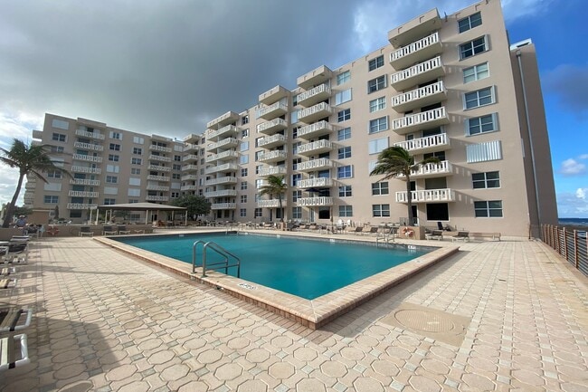 Building Photo - 3450 S Ocean Blvd