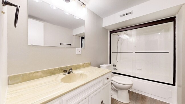 Building Photo - Amazing 4 Bed/3 Bath SFH Backing to Walnut...