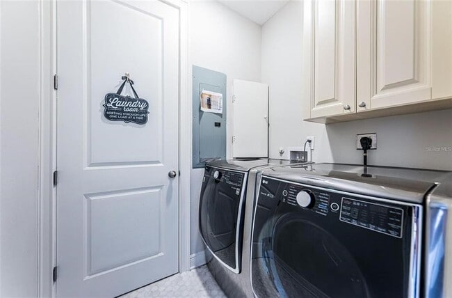 Building Photo - 7004 Grevilla Ave S