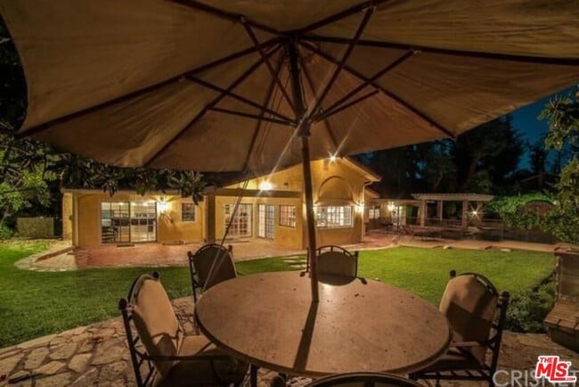 Building Photo - 4949 Palomar Dr