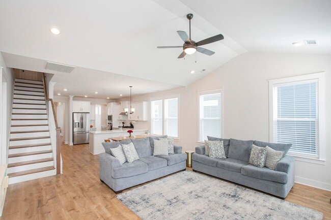 Building Photo - 170 Portico Pl