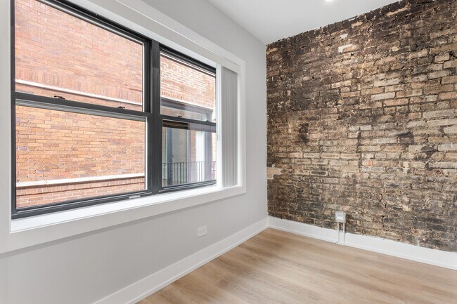Building Photo - 1554 W Juneway Terrace