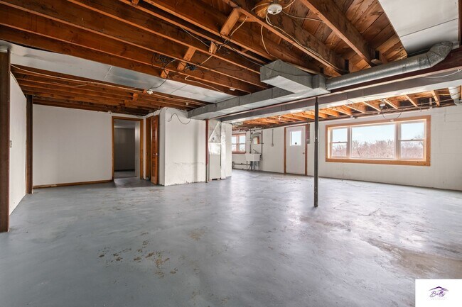 Building Photo - AVAILABLE NOW!