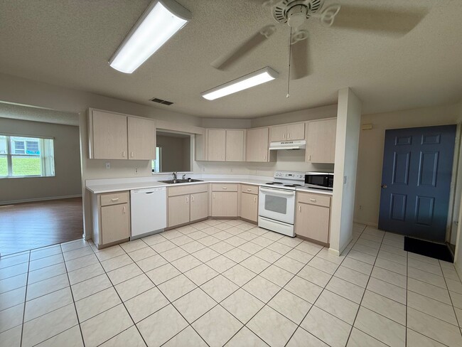 Building Photo - TEMPORARY PRICE DROP.... MOVE IN BY THE 1 ...