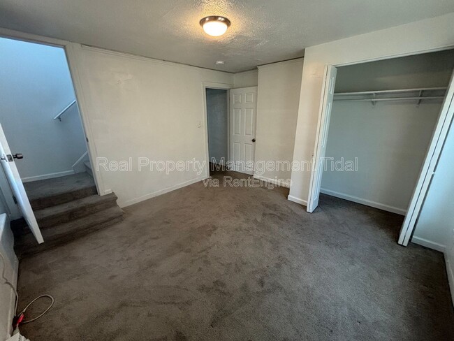 Building Photo - 821 Mt Vernon Ave