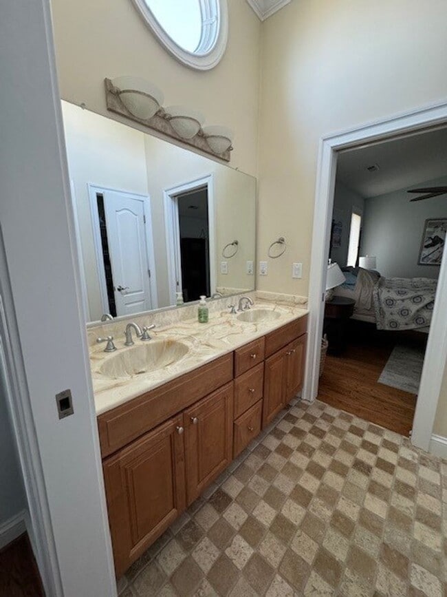 Building Photo - Immaculate 4 bedroom 3.5 bath Home at Nort...