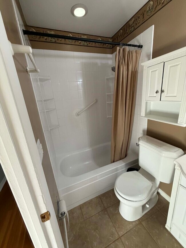 Building Photo - 1730 N Ridge Ave