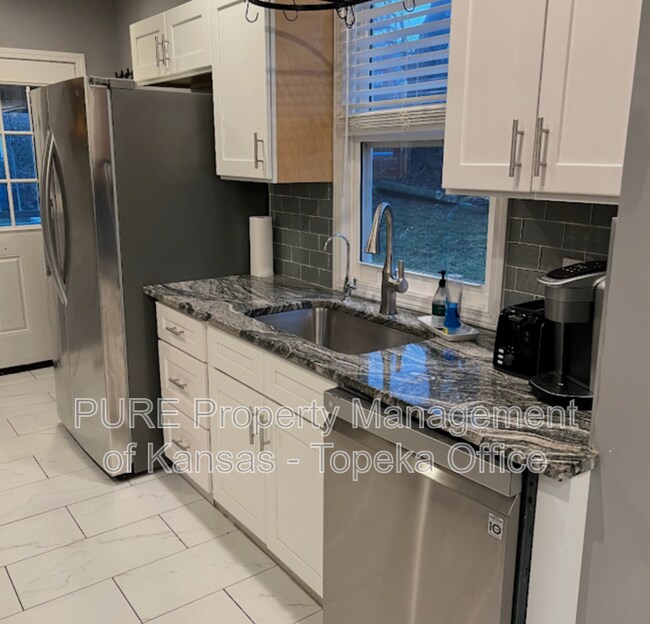 Building Photo - 2937 The Paseo