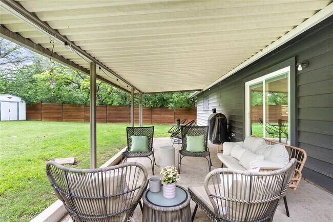 Building Photo - 8704 Clarewood Dr