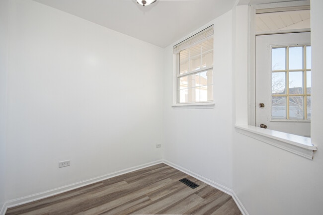 Building Photo - 2976 White Thorn Cir