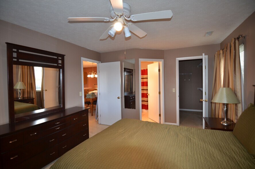 Building Photo - 11565 Regency Square Ct