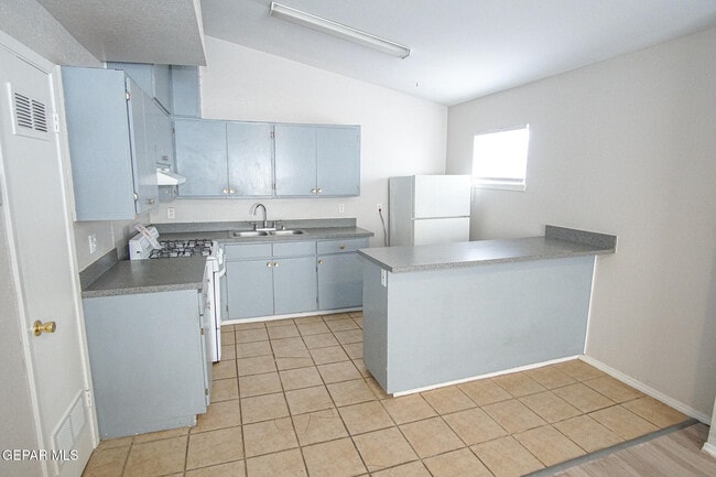 Building Photo - 3403 Pershing Dr