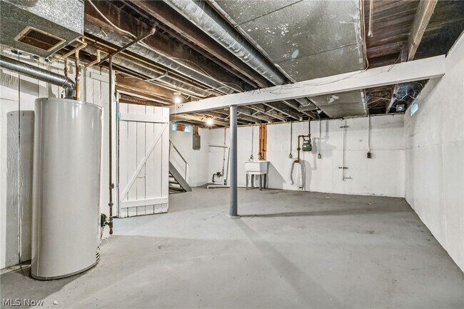 Building Photo - 488 Alexander St
