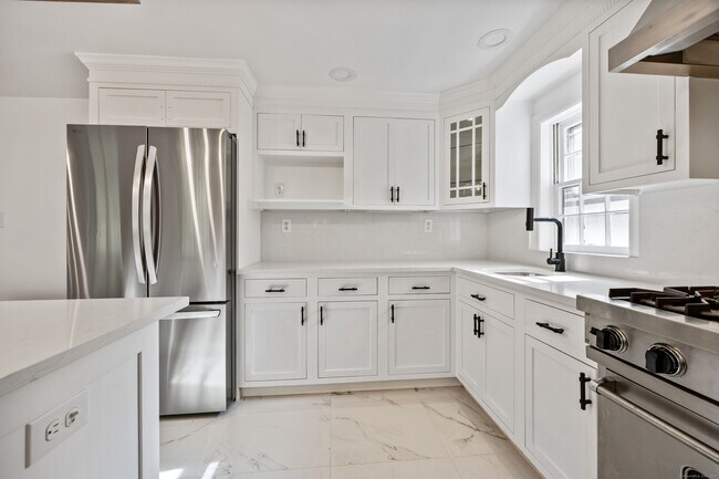 Building Photo - 2921 Nichols Ave