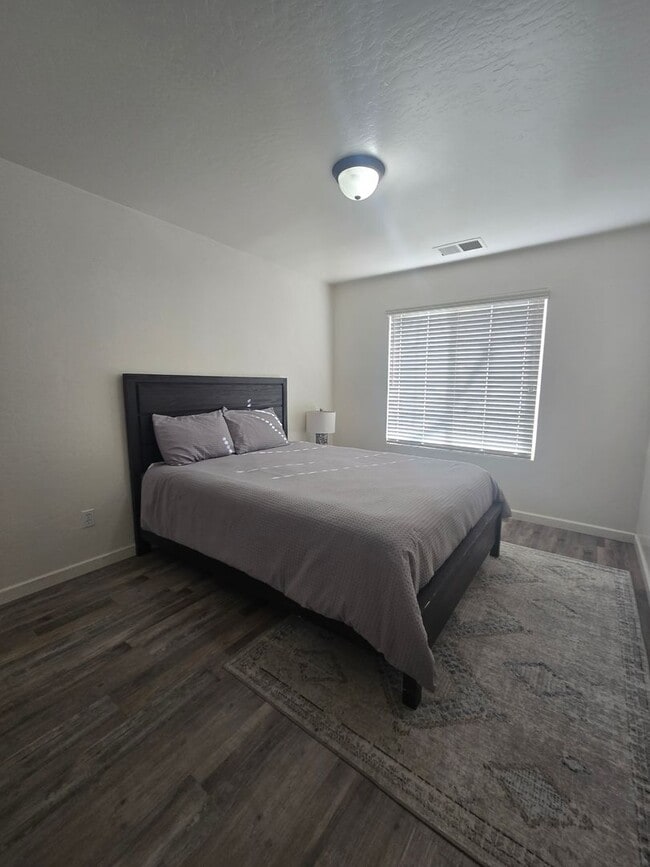 Building Photo - Beautiful 3BD 2BA home for rent in Hanford!