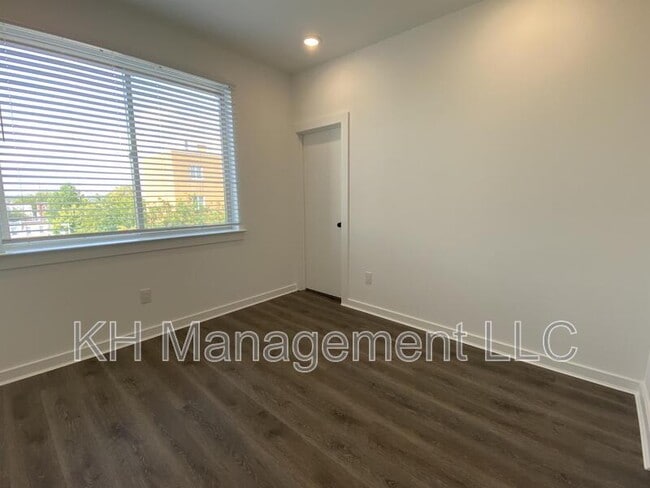 Building Photo - 3414 Haverford Ave
