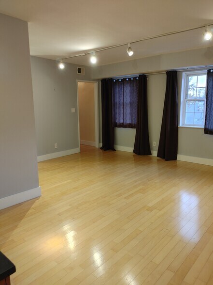 Building Photo - 1301 N Ode St