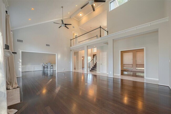Building Photo - 15714 Sylvan Lake Dr
