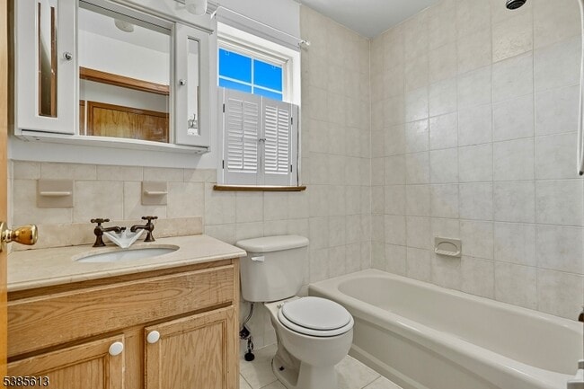 Building Photo - 87 Cottage St