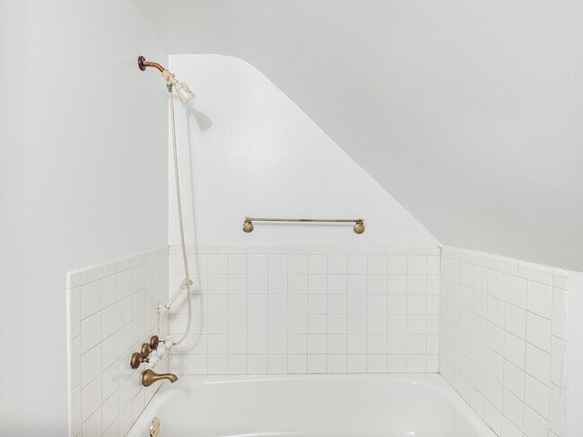 Building Photo - 321 N Park Ave