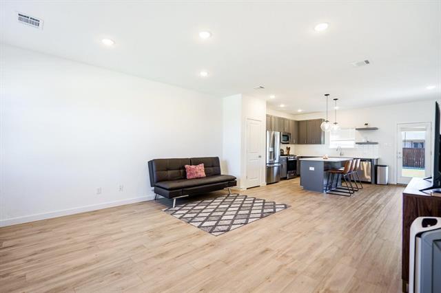 Building Photo - 2608 Ontario Dr