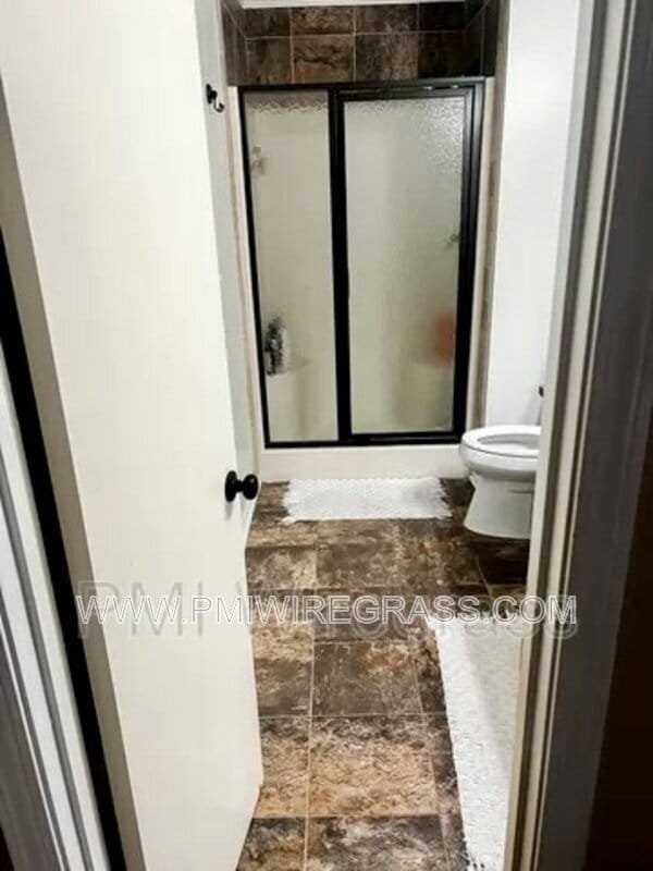 Building Photo - 401 Wildwood Dr