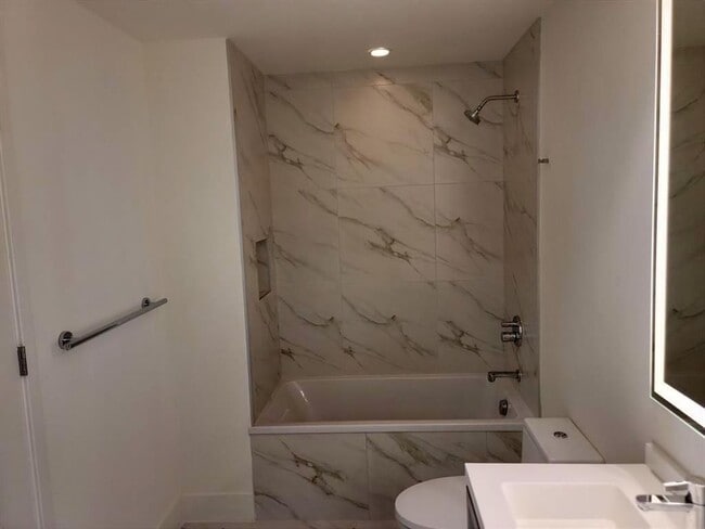 Building Photo - 2000 Metropica Wy