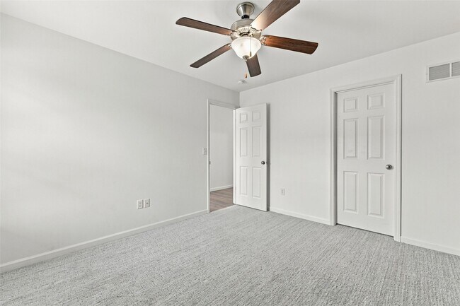 Building Photo - 621 Falling Brook Dr