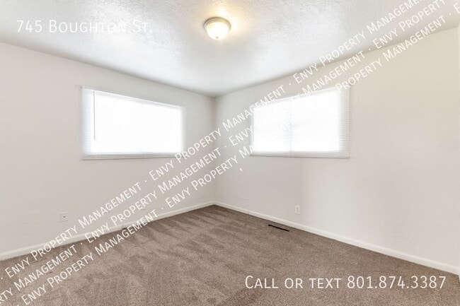 Building Photo - 745 Boughton St