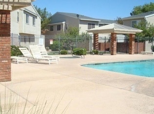 Building Photo - **COMFORTABLE 2br/2ba TOWNHOME (GILBERT & ...