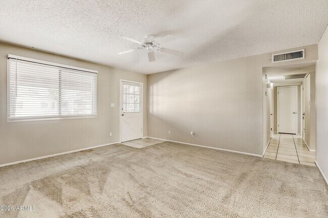 Building Photo - 921 E Campus Dr