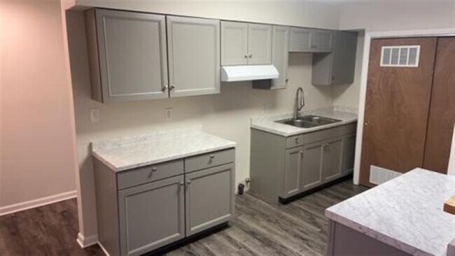 Building Photo - AFFORDABLE AND COMFORTABLE