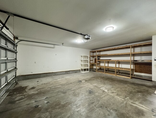 Building Photo - 301 W Willowood Ln