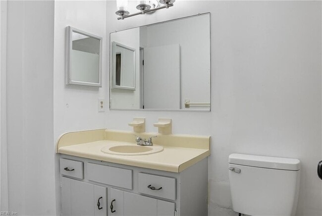 Building Photo - 2421 Julie Ct