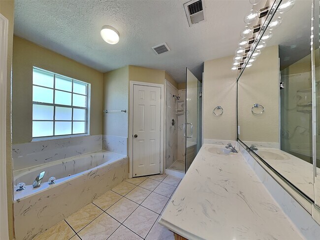 Building Photo - 2922 31st Ave N