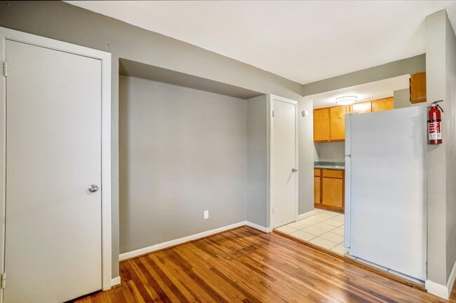 Building Photo - 4814 Delano St