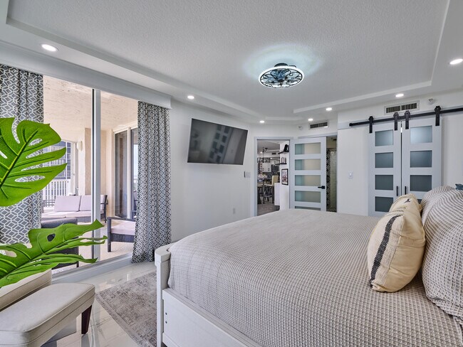 Building Photo - 5051 N Hwy A1A