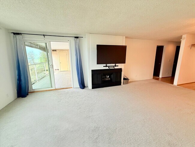 Building Photo - West Seattle Waterfront Condominium ~ West Beach Condominium