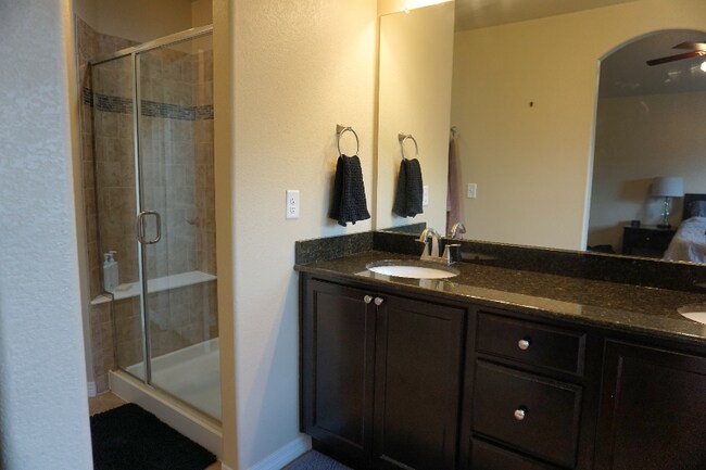 Building Photo - 1611 Jennifer St