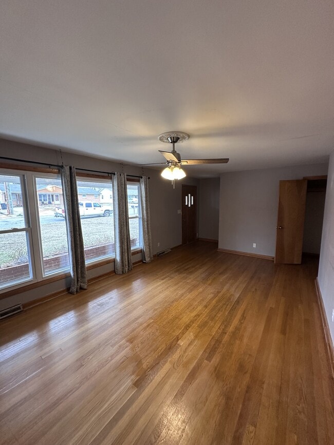 Building Photo - 638 Oakland Dr