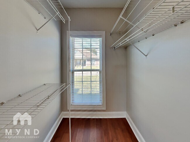 Building Photo - 15936 Landview Ln